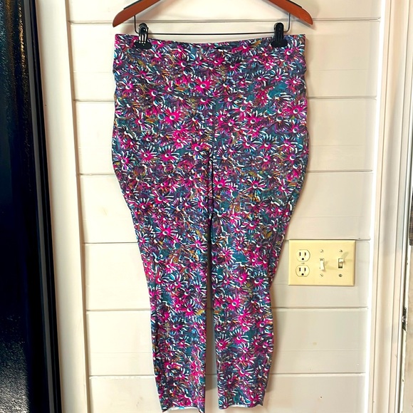 Lululemon Base Pace High-Rise
Running Tight 25" - Floral
Electric Multi  Size 16 - Picture 4 of 13
